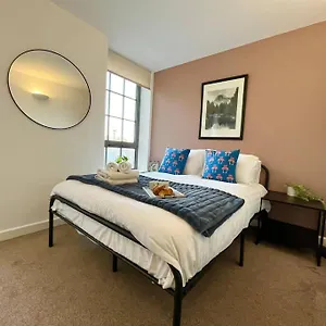 Spacious 2 Bedroom With Parking Nottingham